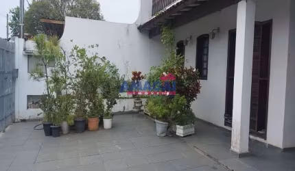 Casa com 2 quartos à venda no Jardim Jacinto, Jacareí  por R$ 500.000