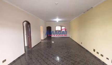 Casa com 4 quartos à venda no Centro, Igaratá  por R$ 1.180.000