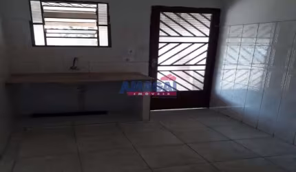 Casa com 2 quartos à venda na Cidade Salvador, Jacareí  por R$ 300.000