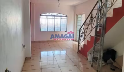Casa com 4 quartos à venda no Jardim Primavera, Jacareí  por R$ 350.000
