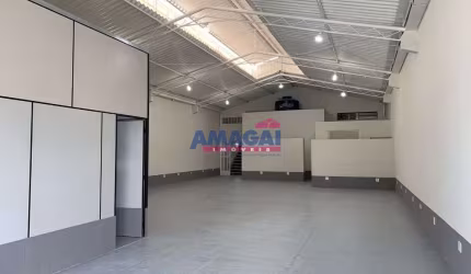 Barracão / Galpão / Depósito à venda no Jardim América, Jacareí  por R$ 950.000