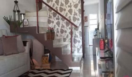 Casa em condomínio fechado com 2 quartos à venda no Jardim Maria Amélia, Jacareí  por R$ 300.000