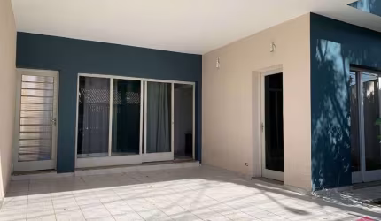 Casa com 3 quartos para alugar no Centro, Jacareí  por R$ 3.500