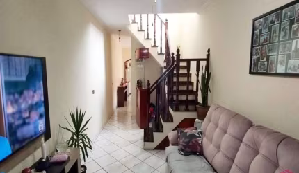 Casa com 3 quartos à venda no Jardim Emília, Jacareí  por R$ 403.000