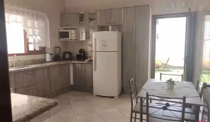 Casa com 3 quartos à venda no Jardim Siesta, Jacareí  por R$ 690.000