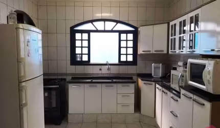 Casa com 4 quartos à venda no Parque dos Príncipes, Jacareí  por R$ 550.000