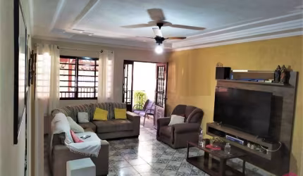 Casa com 3 quartos à venda no Conjunto São Benedito, Jacareí  por R$ 340.000