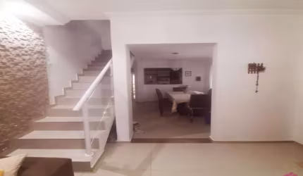 Casa com 3 quartos à venda no Parque Imperial, Jacareí  por R$ 300.000