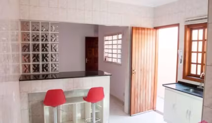 Casa com 3 quartos à venda no Jardim Bela Vista, Jacareí  por R$ 300.000