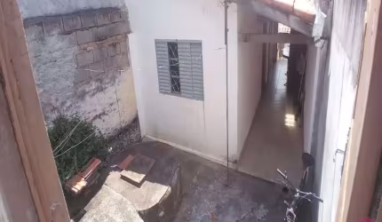 Casa com 2 quartos à venda no Jardim Colinas, Jacareí  por R$ 200.000