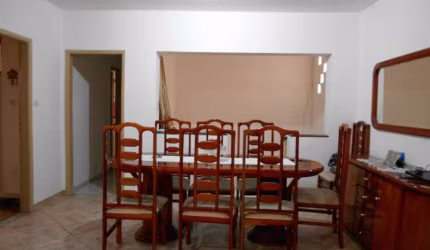 Casa com 3 quartos à venda no Parque Brasil, Jacareí  por R$ 740.000