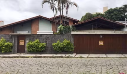 Casa com 3 quartos à venda no Jardim Siesta, Jacareí  por R$ 1.230.000