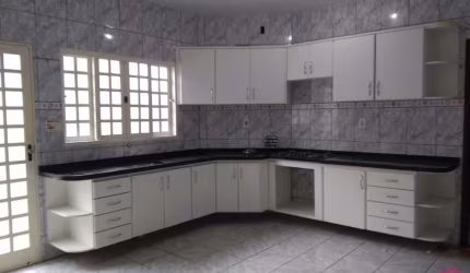 Casa com 2 quartos à venda na Cidade Nova Jacareí, Jacareí  por R$ 320.000