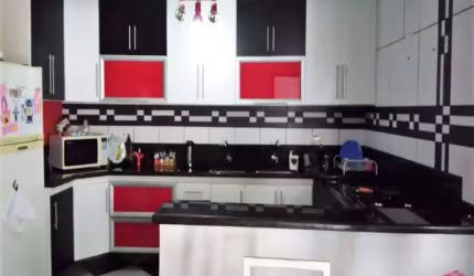 Casa com 4 quartos à venda na Vila Nova Aliança, Jacareí  por R$ 550.000