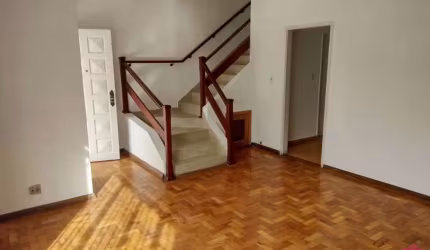 Casa com 3 quartos à venda no Parque Brasil, Jacareí  por R$ 450.000