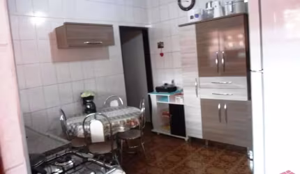 Casa com 2 quartos à venda no Jardim Colinas, Jacareí  por R$ 300.000
