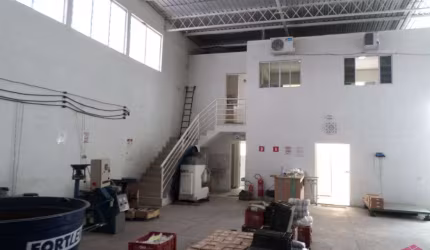 Barracão / Galpão / Depósito à venda no Jardim Emília, Jacareí  por R$ 950.000