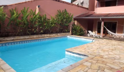 Casa com 6 quartos à venda no Jardim Santa Maria, Jacareí  por R$ 1.200.000