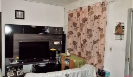 Casa com 2 quartos à venda no Jardim Colinas, Jacareí  por R$ 140.000