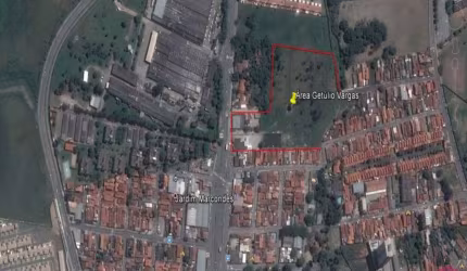 Terreno à venda no Jardim Califórnia, Jacareí 
