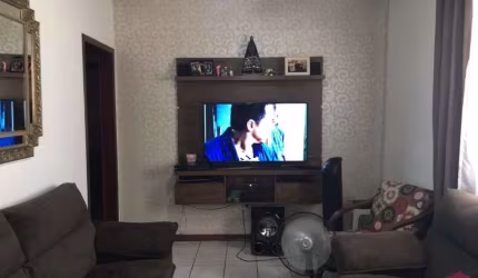 Casa com 3 quartos à venda na Vila Pinheiro, Jacareí  por R$ 400.000