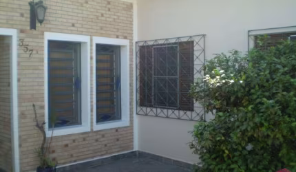 Casa com 3 quartos à venda no Centro, Jacareí  por R$ 1.300.000