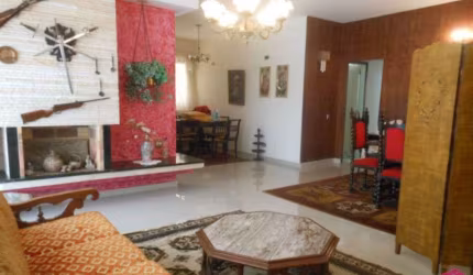 Casa com 4 quartos à venda no Centro, Jacareí  por R$ 1.000.000