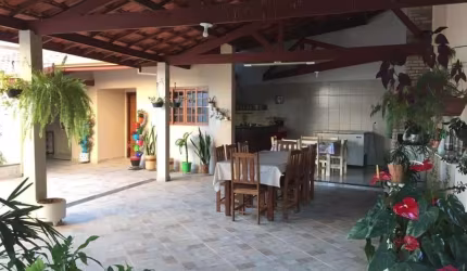Casa com 3 quartos à venda no Jardim Santa Maria, Jacareí  por R$ 1.000.000