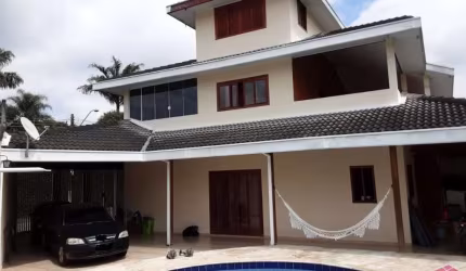 Casa com 5 quartos à venda no Jardim Siesta, Jacareí  por R$ 850.000