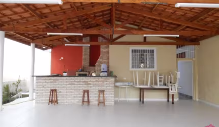 Casa com 6 quartos à venda no Centro, Jacareí  por R$ 1.500.000