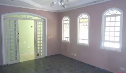 Casa com 3 quartos à venda no Parque dos Príncipes, Jacareí  por R$ 320.000