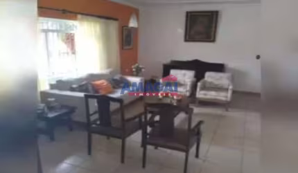 Casa com 3 quartos à venda no Jardim Mesquita, Jacareí  por R$ 800.000