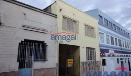 Casa com 4 quartos à venda no Centro, Jacareí  por R$ 380.000