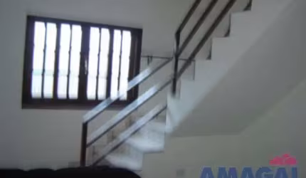 Casa com 3 quartos à venda no Parque Santo Antônio, Jacareí  por R$ 390.000