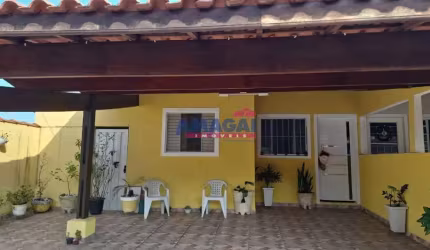 Casa em condomínio fechado com 2 quartos à venda no Parque dos Príncipes, Jacareí  por R$ 320.000
