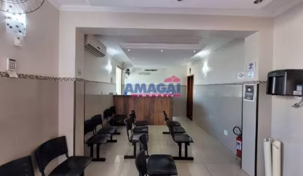 Casa comercial para alugar na Vila Pinheiro, Jacareí  por R$ 4.800