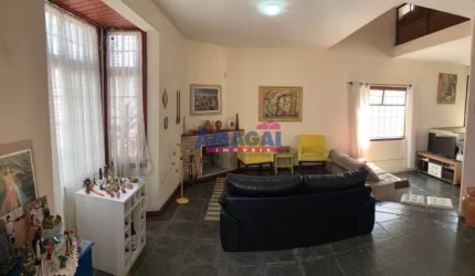 Casa com 3 quartos para alugar no Jardim Santa Maria, Jacareí  por R$ 3.750