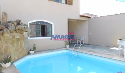 Casa com 4 quartos à venda no Jardim Mesquita, Jacareí  por R$ 900.000