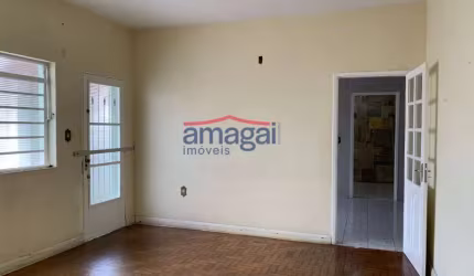 Casa com 3 quartos à venda no Jardim Bela Vista, Jacareí  por R$ 320.000