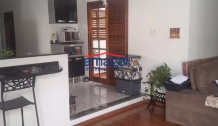 Casa com 3 quartos à venda no Jardim São Luiz, Jacareí  por R$ 430.000