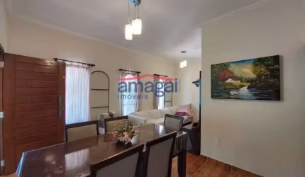 Casa com 3 quartos à venda na Cidade Jardim, Jacareí  por R$ 600.000