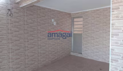 Casa com 2 quartos para alugar na Vila Formosa, Jacareí  por R$ 1.600