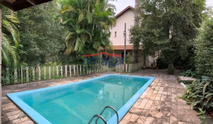 Casa com 4 quartos à venda no Jardim Siesta, Jacareí  por R$ 1.100.000