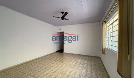 Casa com 2 quartos para alugar no Centro, Jacareí  por R$ 2.000