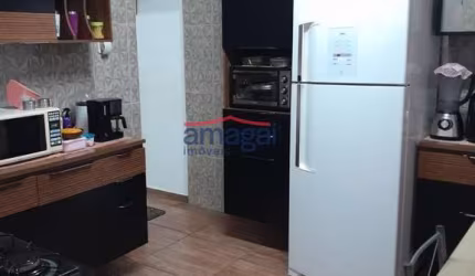 Casa com 3 quartos à venda no Jardim do Vale, Jacareí  por R$ 300.000