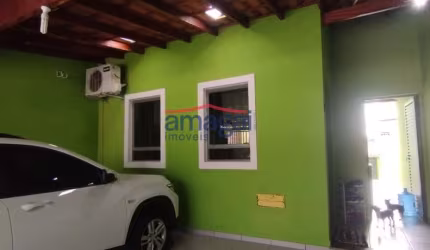 Casa com 2 quartos à venda na Cidade Nova Jacareí, Jacareí  por R$ 300.000