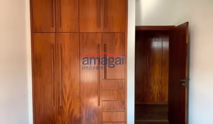 Apartamento com 3 quartos para alugar no Centro, Jacareí  por R$ 2.300