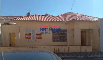 Casa com 3 quartos para alugar no Centro, Jacareí  por R$ 2.900
