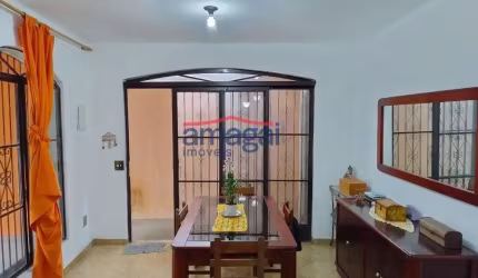 Casa com 4 quartos à venda no Jardim das Indústrias, Jacareí  por R$ 580.000