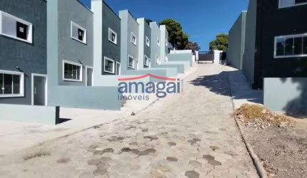 Casa em condomínio fechado com 2 quartos à venda no Jardim Olimpia, Santa Branca  por R$ 290.000